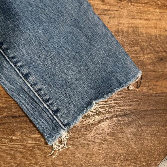 Lucky Brand Sweet Straight Jeans Embroidered Flowers Size 6 Distressed Hem READ - Picture 9 of 14